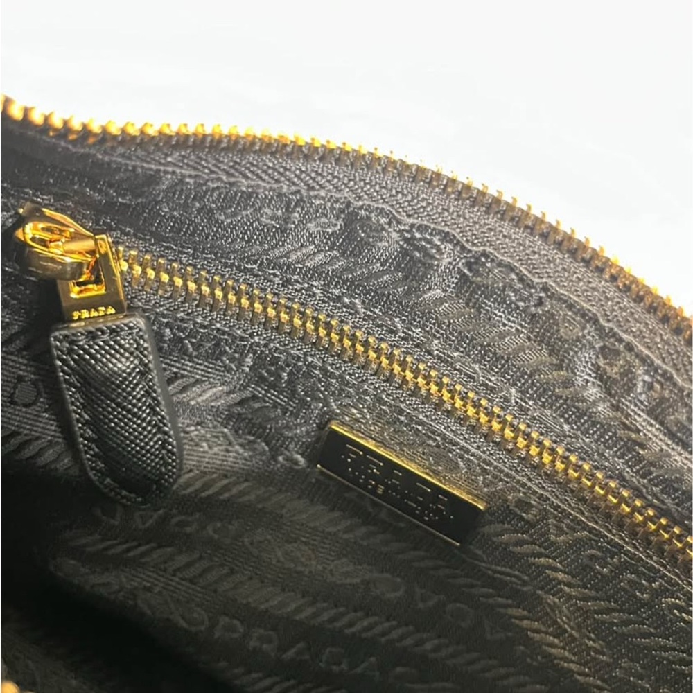 Prada Re-Editon 2005 Velvet and Saffiano Top Handle Bag - Picture 3 of 4